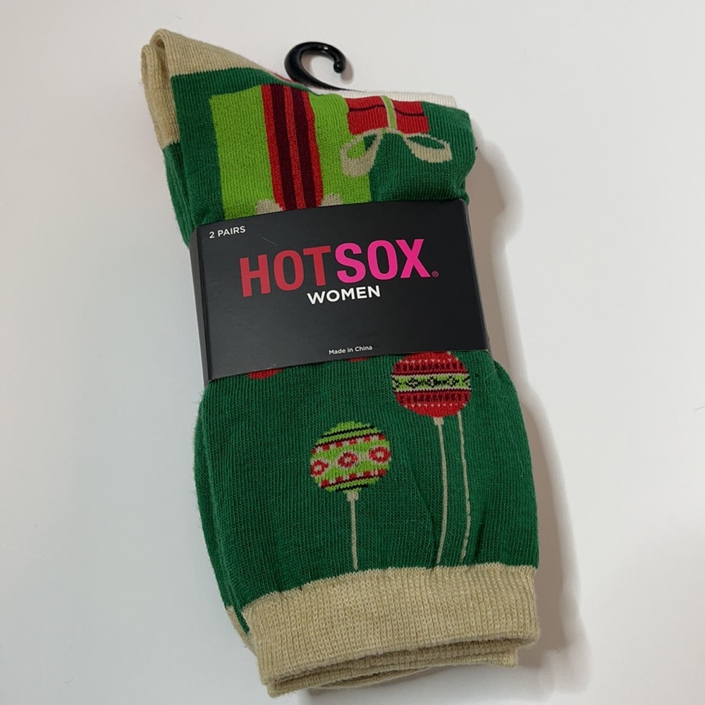 Hot Sox and Legale 4 Pairs Assortment of Christmas Holiday Socks - Picture 4 of 10